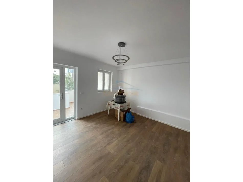 Tirane, shitet apartament 1+1+Ballkon Kati 3, 50 m² 120.000 € (Tregu Elektrik)