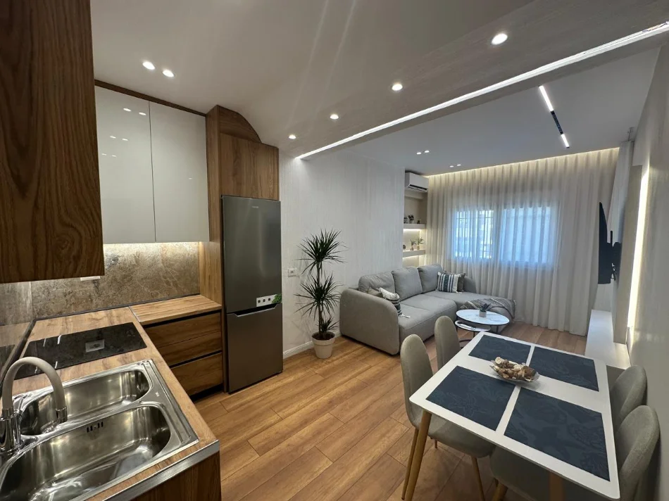Tirane, shitet apartament 1+1+Ballkon Kati 3, 51 m² 163.000 € (Pazari i Ri)