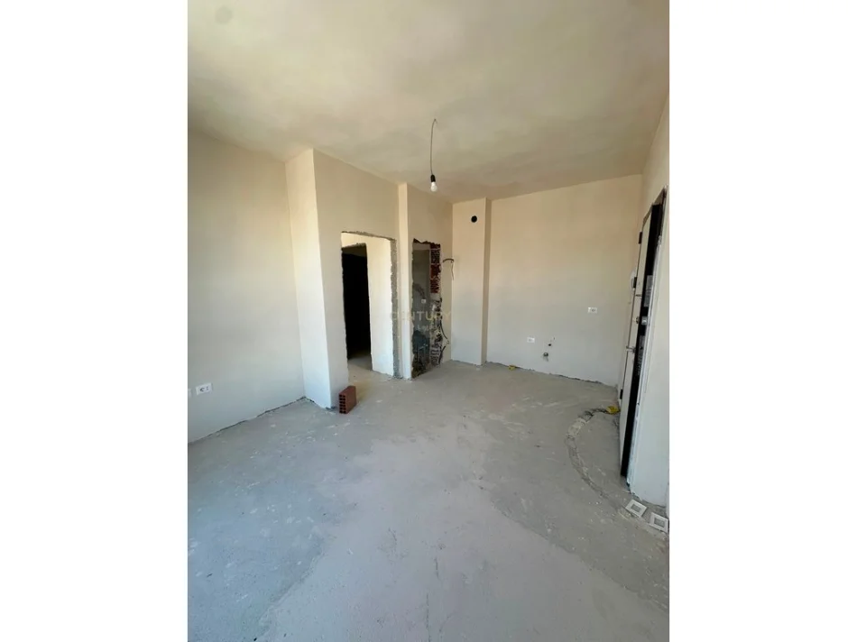 Tirane, shitet apartament 1+1+Ballkon Kati 3, 53 m² 131.000 €
