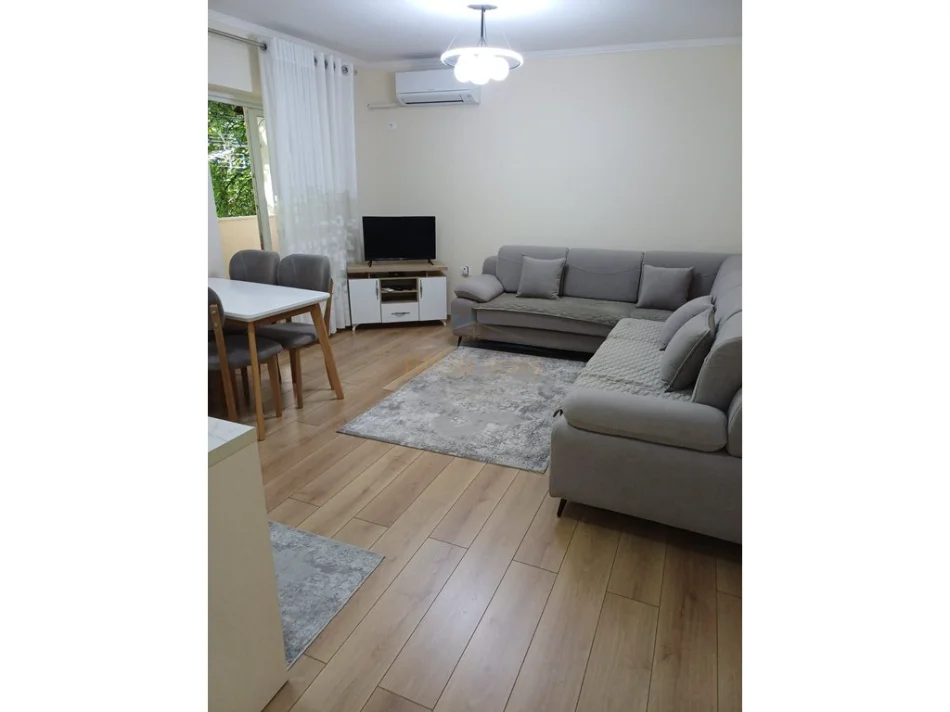 Tirane, shitet apartament 1+1+Ballkon Kati 3, 60 m² 150.000 € (Shkolla Osman Myderizi)