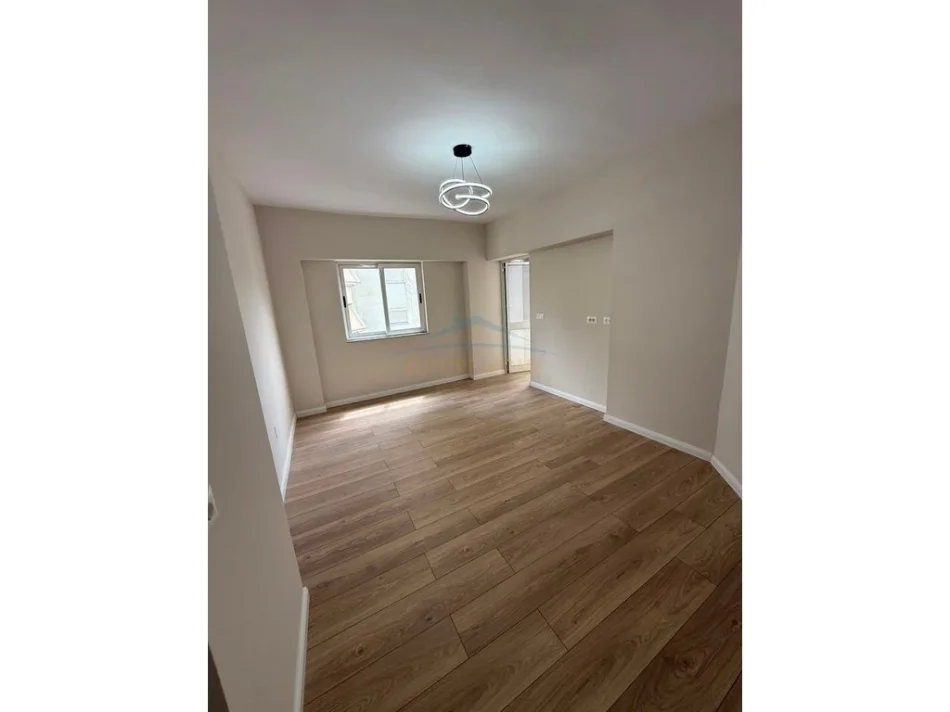Tirane, shitet apartament 1+1+Ballkon Kati 3, 64 m² 127.000 € (Don Bosko)
