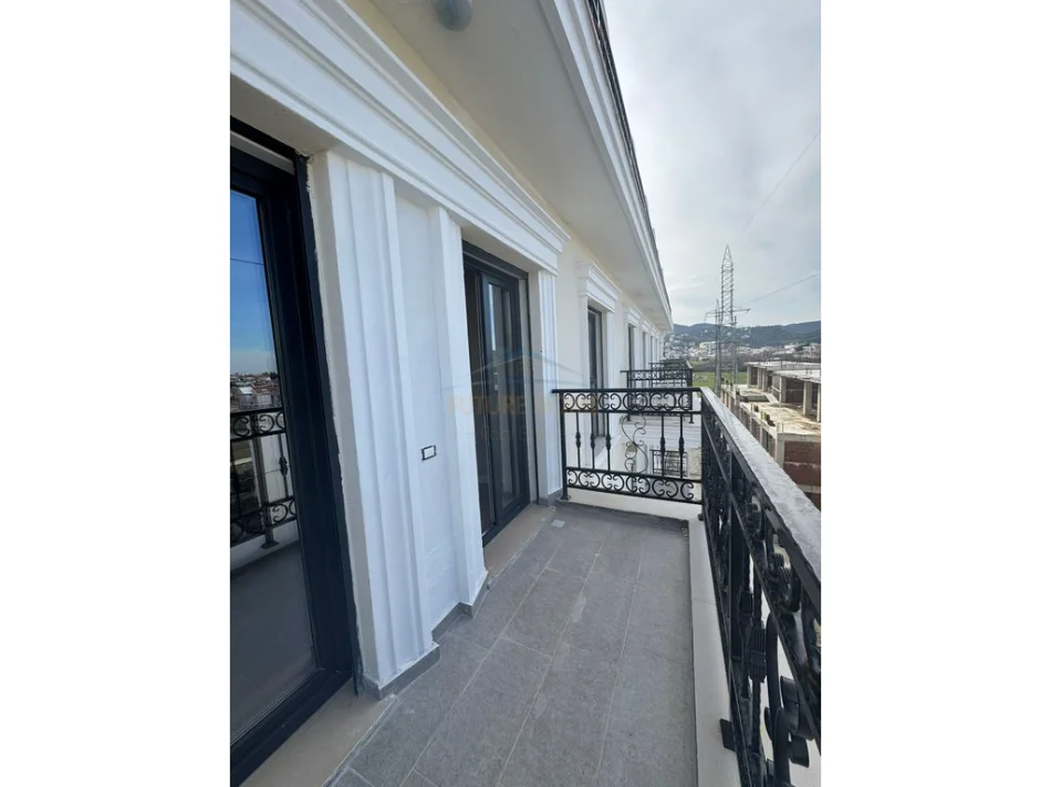 Tirane, shitet apartament 1+1+Ballkon Kati 3, 94 m² 159.000 € (sauk)