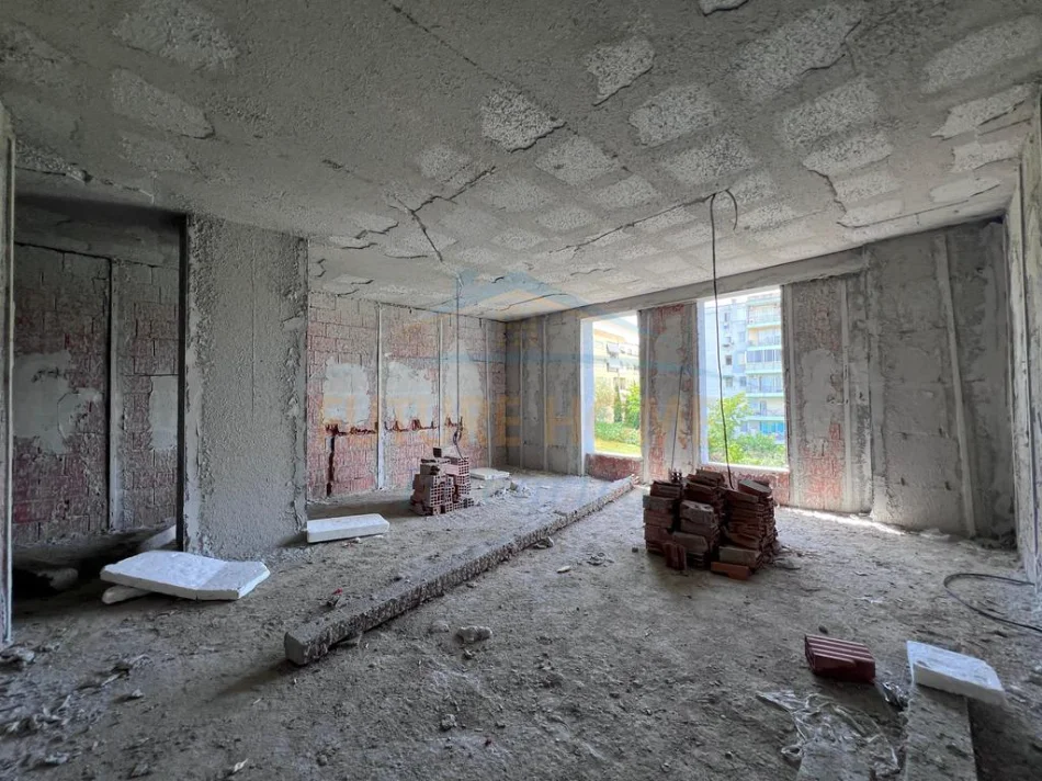 Tirane, shitet apartament 1+1+Ballkon Kati 4, 110 m² 176.800 € (Ali Demi, rruga Idriz Dollaku)