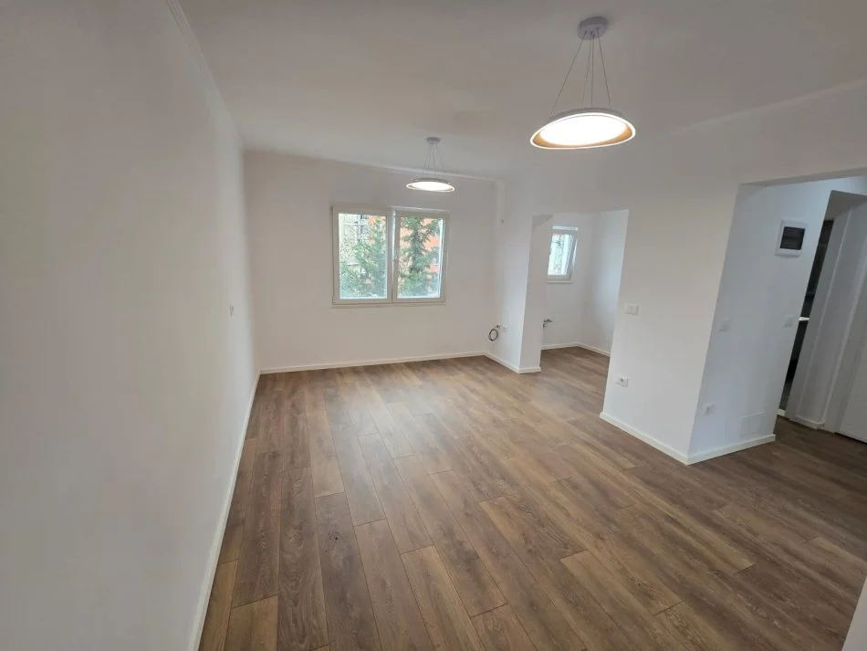 Tirane, shitet apartament 1+1+Ballkon Kati 4, 40 m² 88.000 € (ALI DEMI)