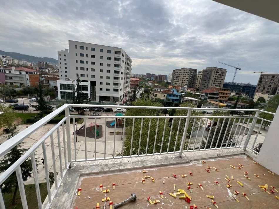 Tirane, shitet apartament 1+1+Ballkon Kati 4, 52 m² 105.000 € (ISH FUSHA E AVIACIONIT)