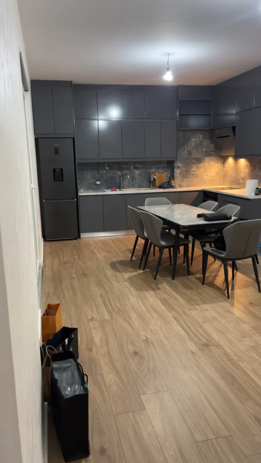 Tirane, shitet apartament 1+1+Ballkon Kati 4, 77 m² 118.000 € (Gjimnazi Isa Boletini)