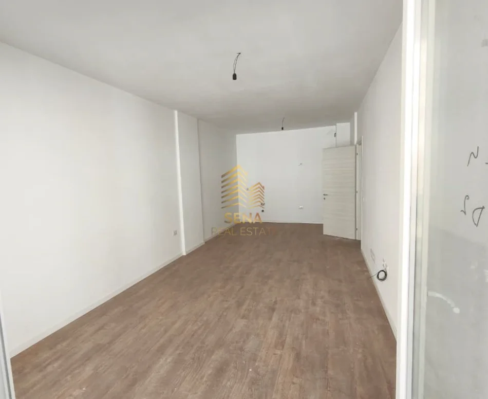 Tirane, shitet apartament 1+1+Ballkon Kati 4, 82 m² 142.000 € (Laprake, Kompleksi E-88)