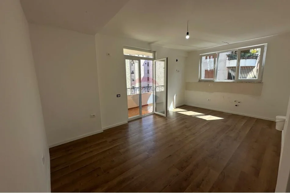 Tirane, shitet apartament 1+1+Ballkon Kati 5, 62 m² 139.000 € (Rruga Margarita Tutulani)
