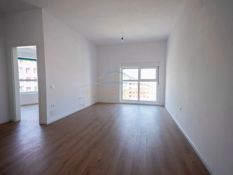 Tirane, shitet apartament 1+1+Ballkon Kati 5, 64 m² 96.000 € (Ali Demi, Kompleksi Kadiu)