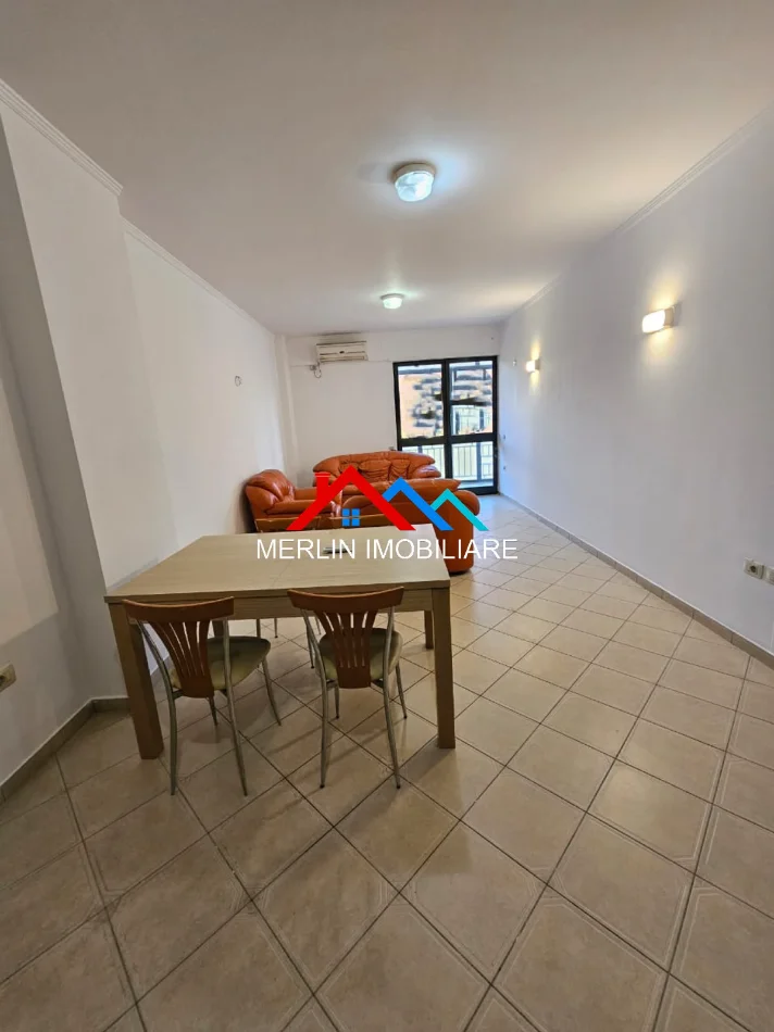 Tirane, shitet apartament 1+1+Ballkon Kati 5, 76 m² 192.000 € (RRUGA E KAVAJES)