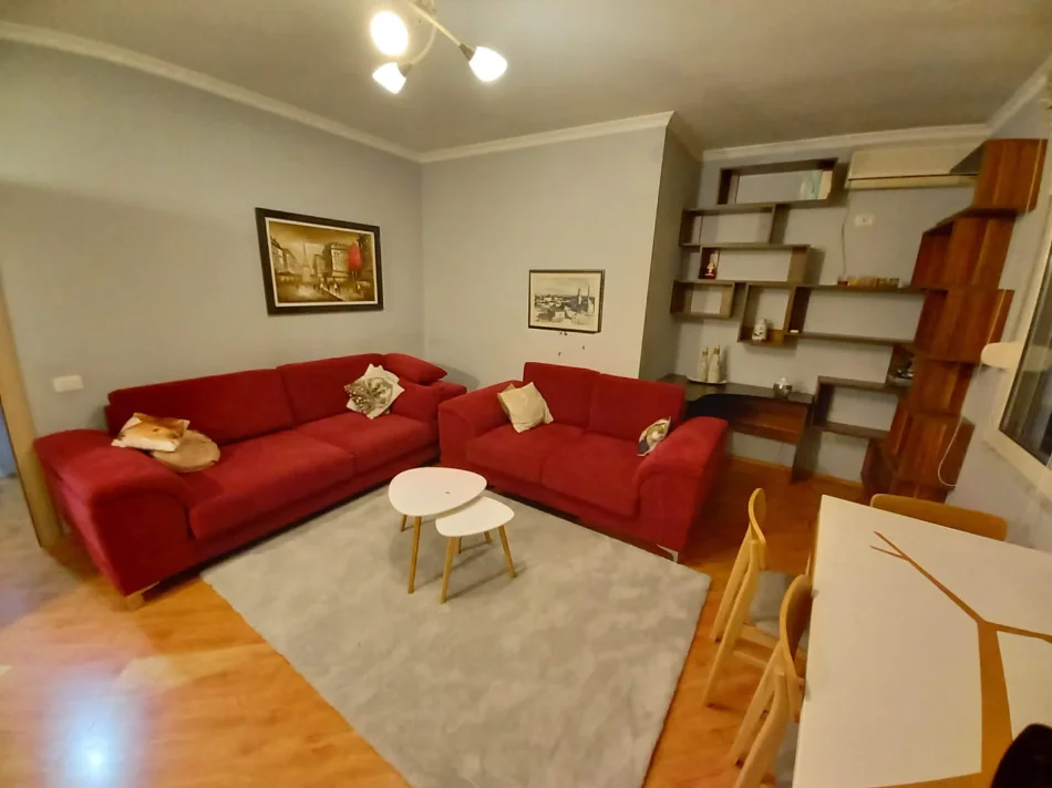 Tirane, shitet apartament 1+1+Ballkon Kati 5, 77.3 m² 174900 € (Tregu Elektrik -Muzeu Shkencave)