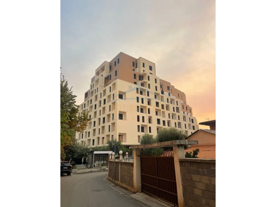 Tirane, shitet apartament 1+1+Ballkon Kati 6, 78 m² 140.904 € (Rruga Egnantia)