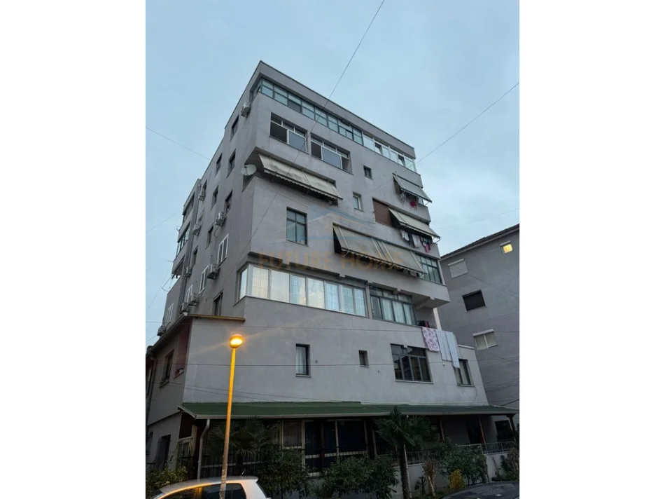 Tirane, shitet apartament 1+1+Ballkon Kati 6, 80 m² 150.000 € (21 Dhjetori)