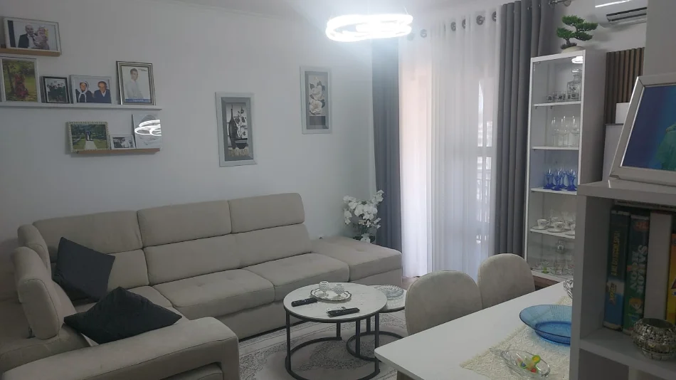 Tirane, shitet apartament 1+1+Ballkon Kati 6, 80 m² 169.300 € (Kinostudio)