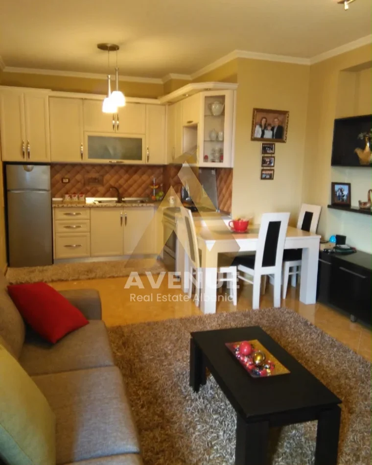 Tirane, shitet apartament 1+1+Ballkon Kati 7, 61 m² 135.000 € (Rruga Kongresi i Manastirit)