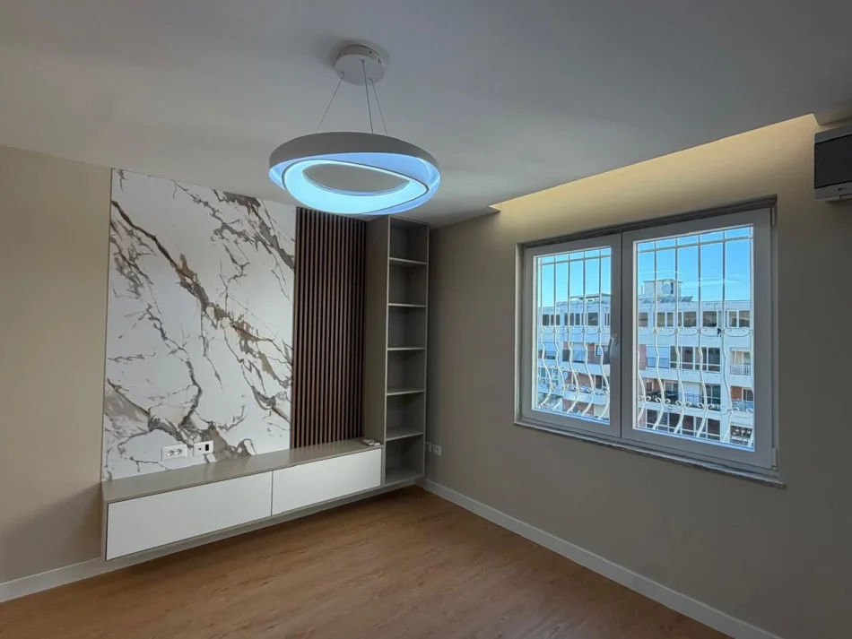 Tirane, shitet apartament 1+1 Kati 11, 190.000 € (Kompleksi Usluga)