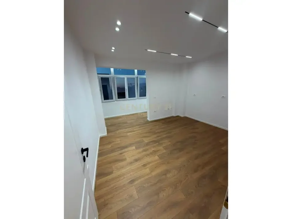 Tirane, shitet apartament 1+1 Kati 11, 65 m² 165.000 €