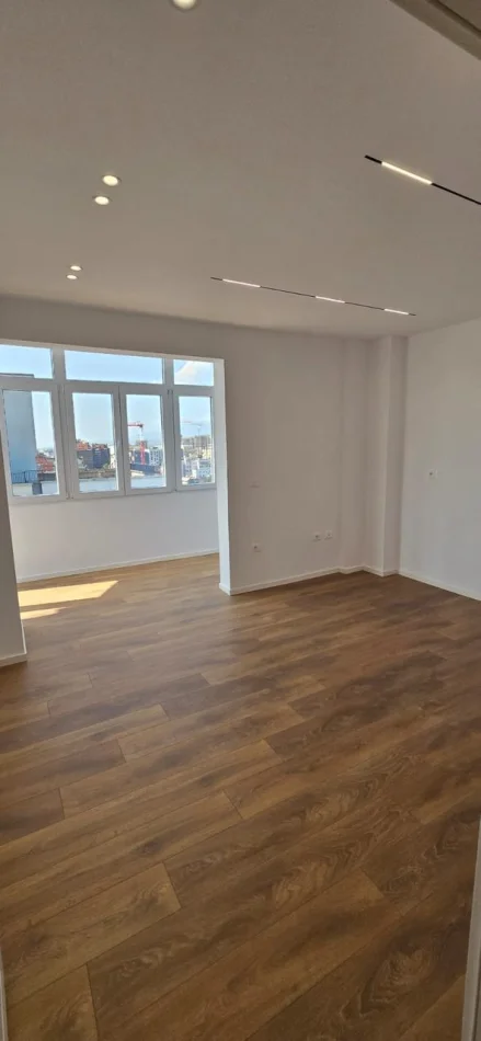 Tirane, shitet apartament 1+1 Kati 11, 65 m² 165.000 € (21 Dhjetori)