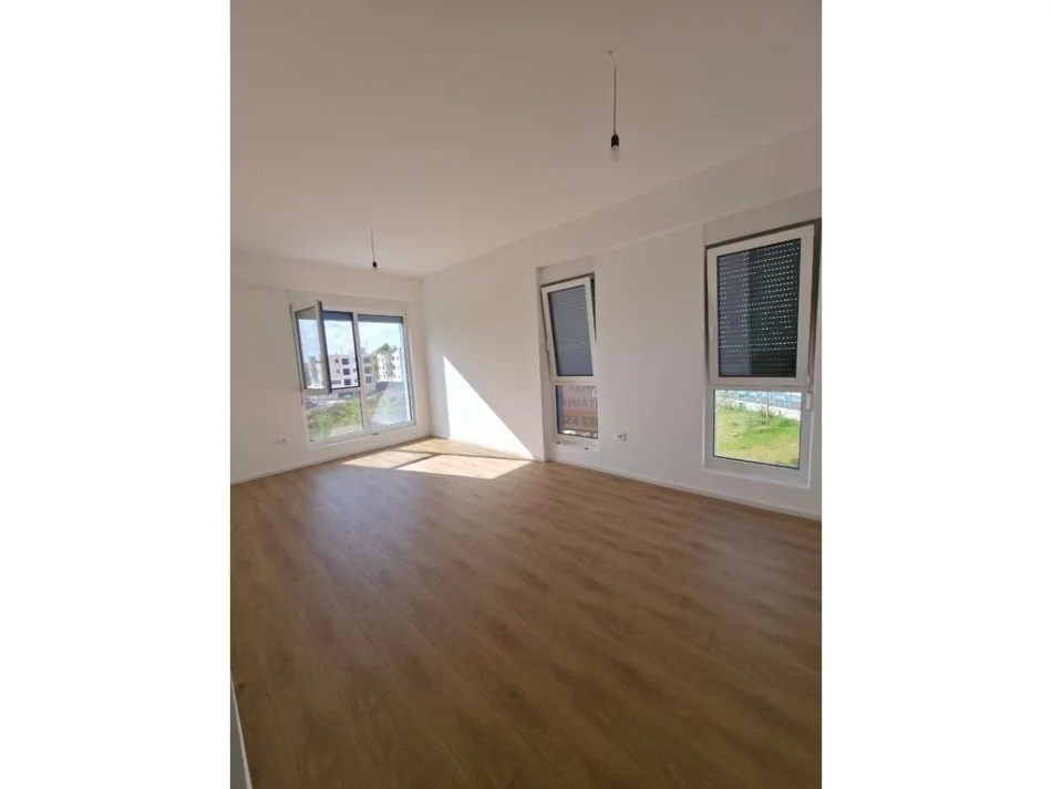 Tirane, shitet apartament 1+1 Kati 1, 60 m² 90.000 € (FRESKU)