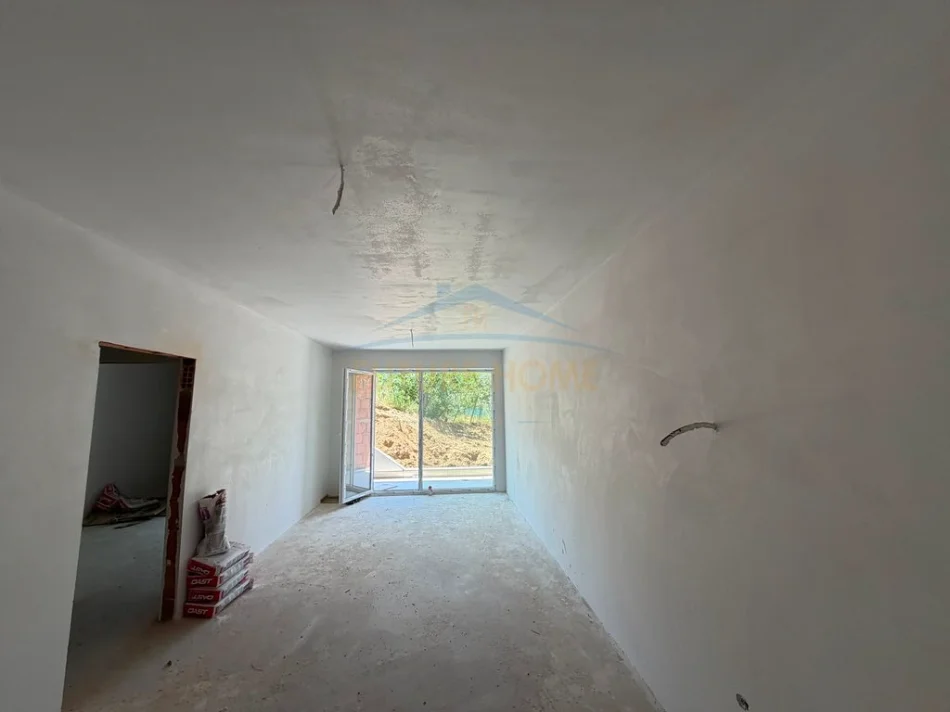 Tirane, shitet apartament 1+1 Kati 1, 83 m² 162.000 € (LIQENI I THATE)