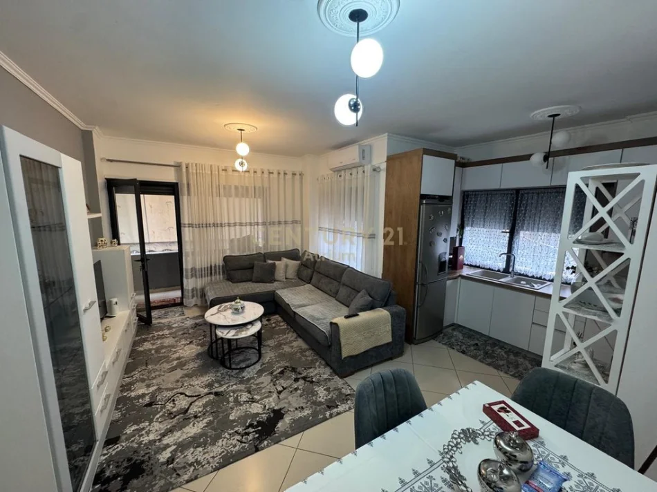 Tirane, shitet apartament 1+1 Kati 2, 150.000 €
