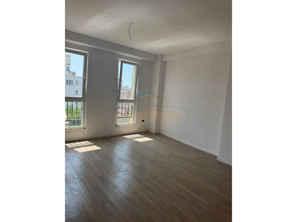 Tirane, shitet apartament 1+1 Kati 2, 62 m² 162.000 € (prane Shkolles Osman Myderizi)