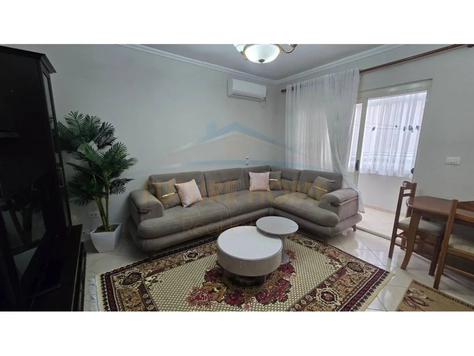 Tirane, shitet apartament 1+1 Kati 2, 62 m² (xhamlliku)