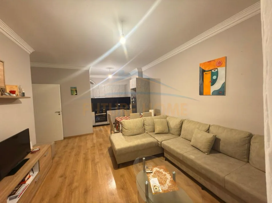 Tirane, shitet apartament 1+1 Kati 2, 66 m² 117.000 € (Unaza e Re)