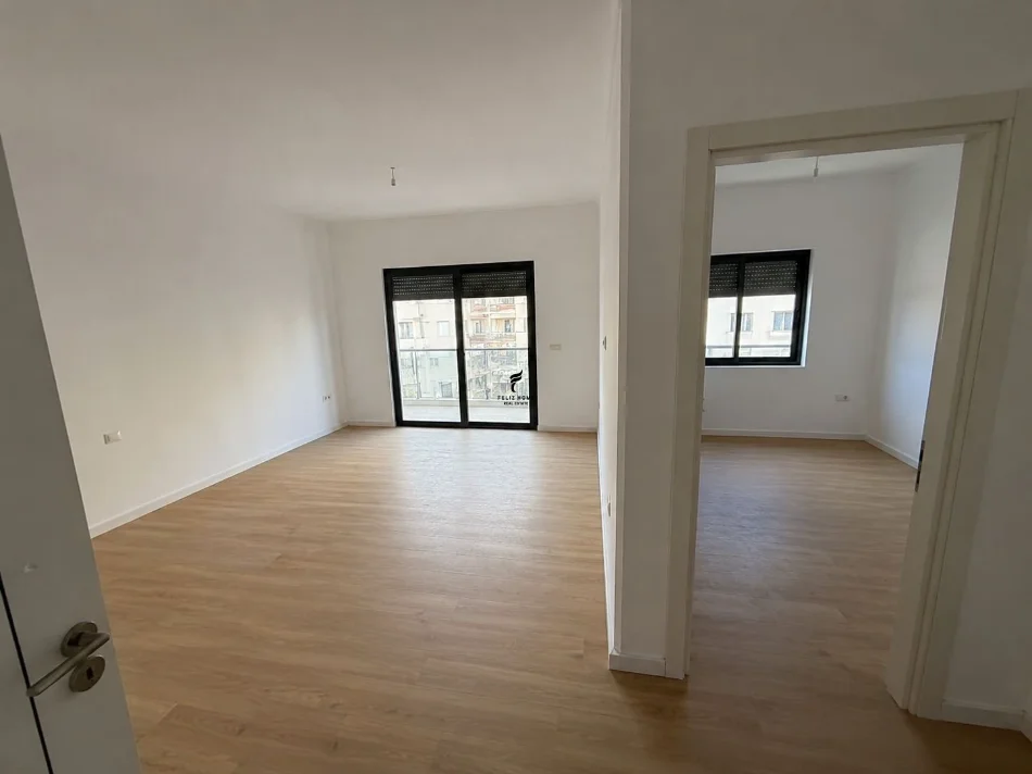 Tirane, shitet apartament 1+1 Kati 2, 75 m² 125.000 € (YZBERISHT)