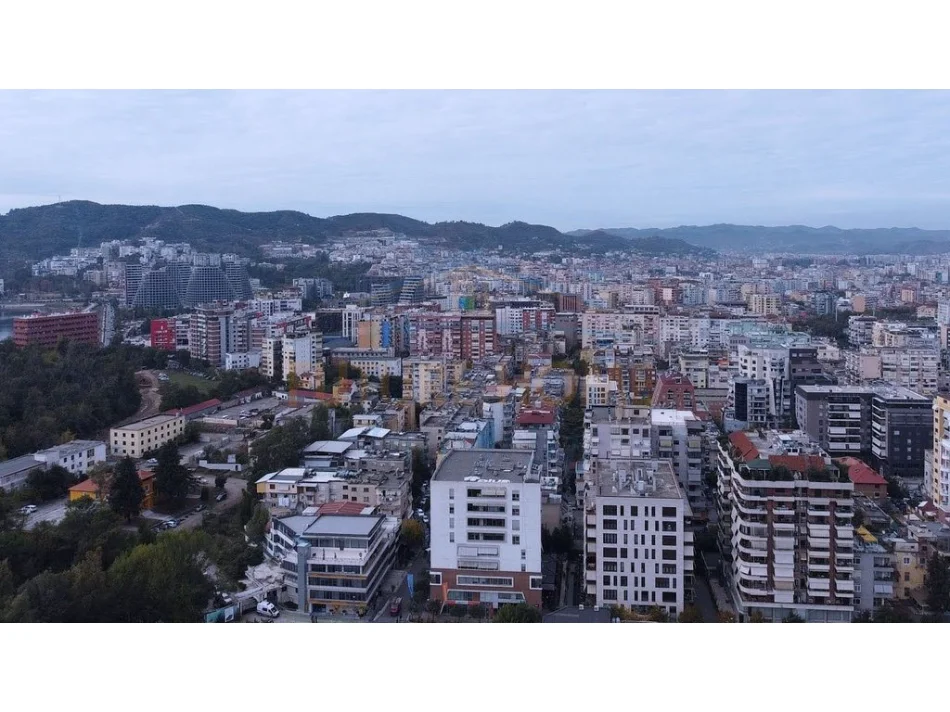 Tirane, shitet apartament 1+1, Kati 2, 76 m² (Pazari i Ri) Prane Zyres se Punes, Kontaktoni per Cmimin