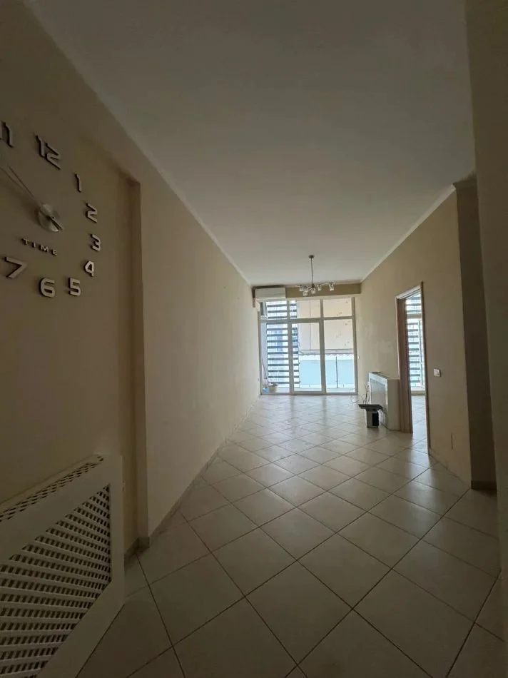 Tirane, shitet apartament 1+1 Kati 2, 77 m² 195.000 € (KOMUNA E PARISIT)