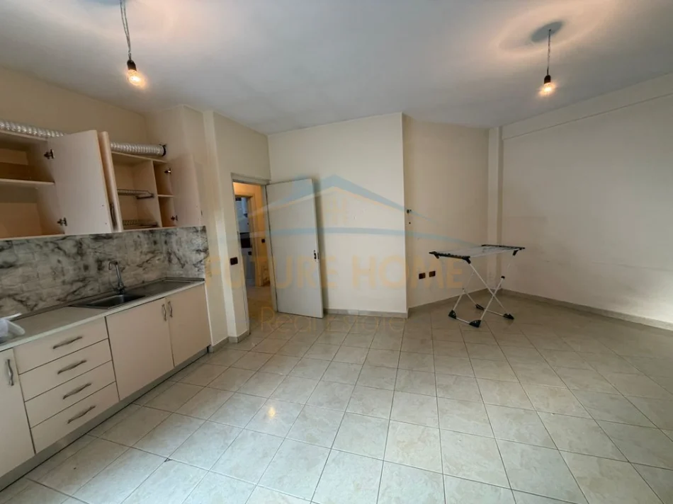 Tirane, shitet apartament 1+1 Kati 2, 79 m² 97.000 € (Unaza e Re)