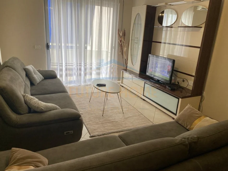 Tirane, shitet apartament 1+1 Kati 2, 88 m² 123.000 € (Fresk)