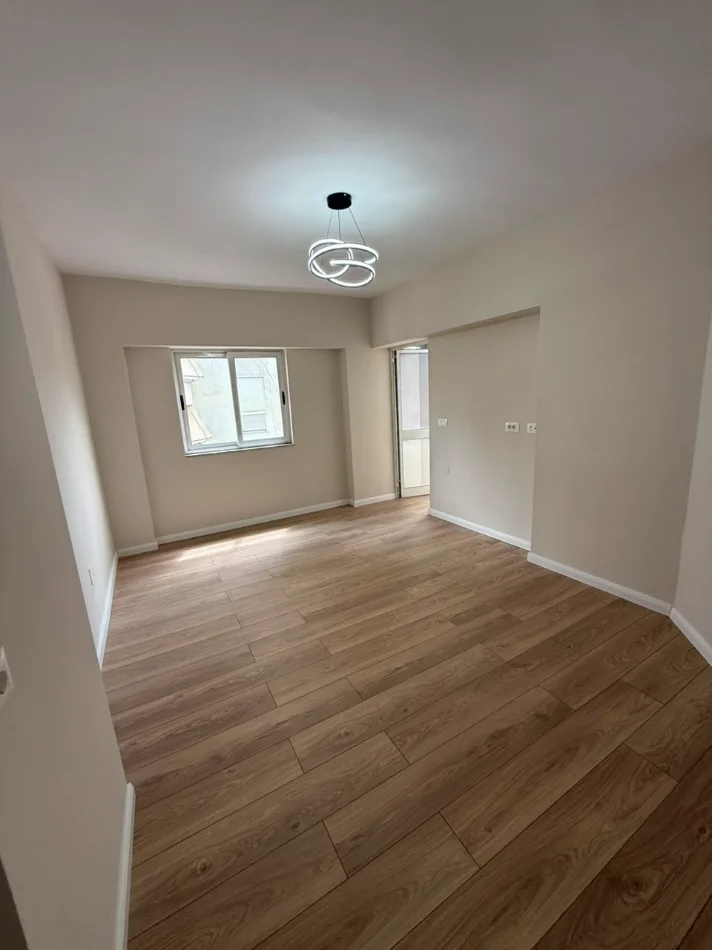 Tirane, shitet apartament 1+1 Kati 3, 127.000 €