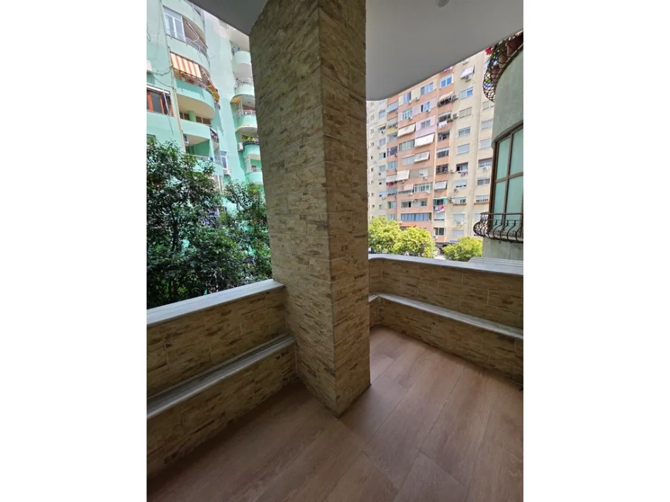 Tirane, shitet apartament 1+1 Kati 3, 44 m² 129.000 € (Komuna e Parisit)