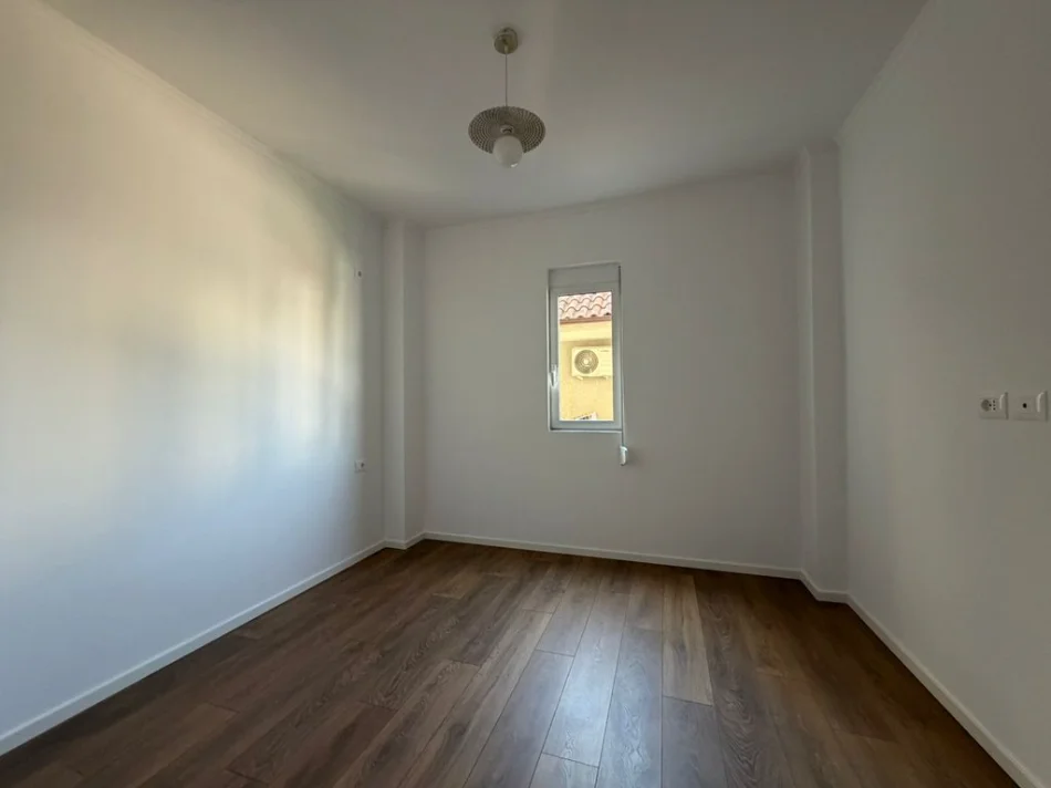 Tirane, shitet apartament 1+1 Kati 3, 47 m² 108.000 €