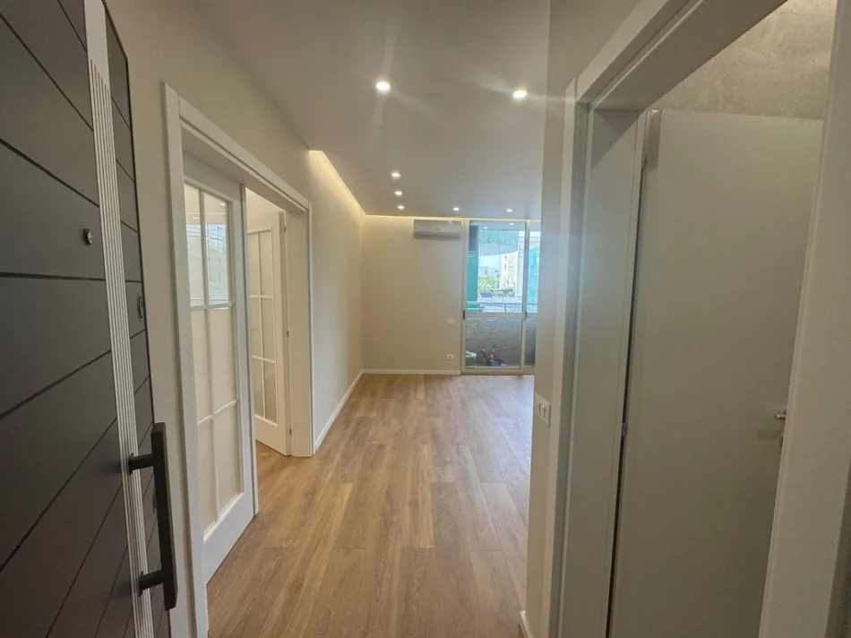 Tirane, shitet apartament 1+1 Kati 3, 47 m² 136.000 € (Komuna e Parisit)