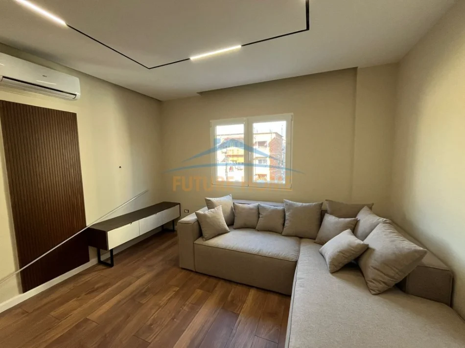 Tirane, shitet apartament 1+1 Kati 3, 57 m² 158.000 € (mine peza)