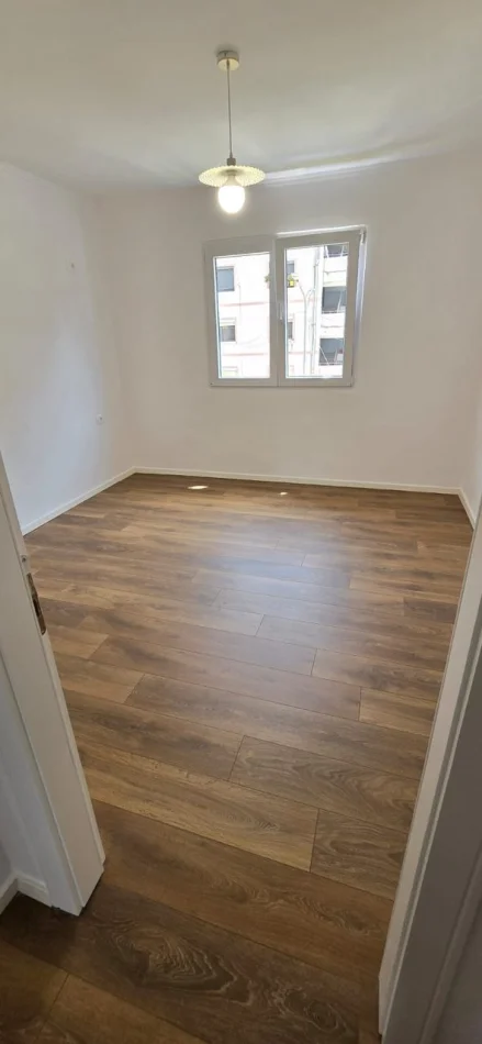 Tirane, shitet apartament 1+1 Kati 3, 59 m² 140000 € (Perball Delijorgji)