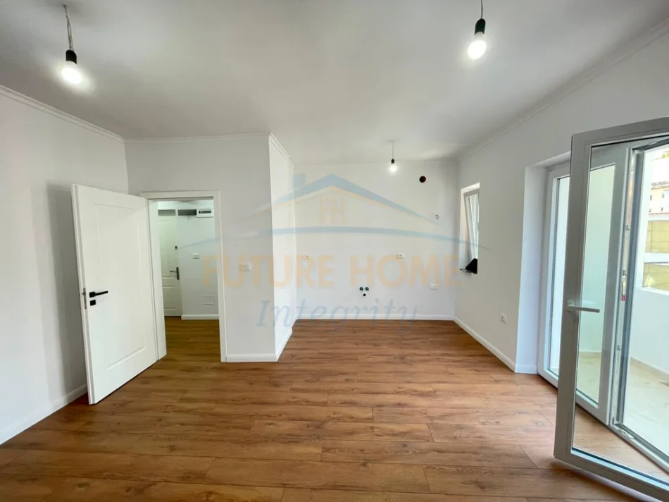 Tirane, shitet apartament 1+1, Kati 3, 60 m² (Shkolla e Kuqe)   15,600,000 Lekë