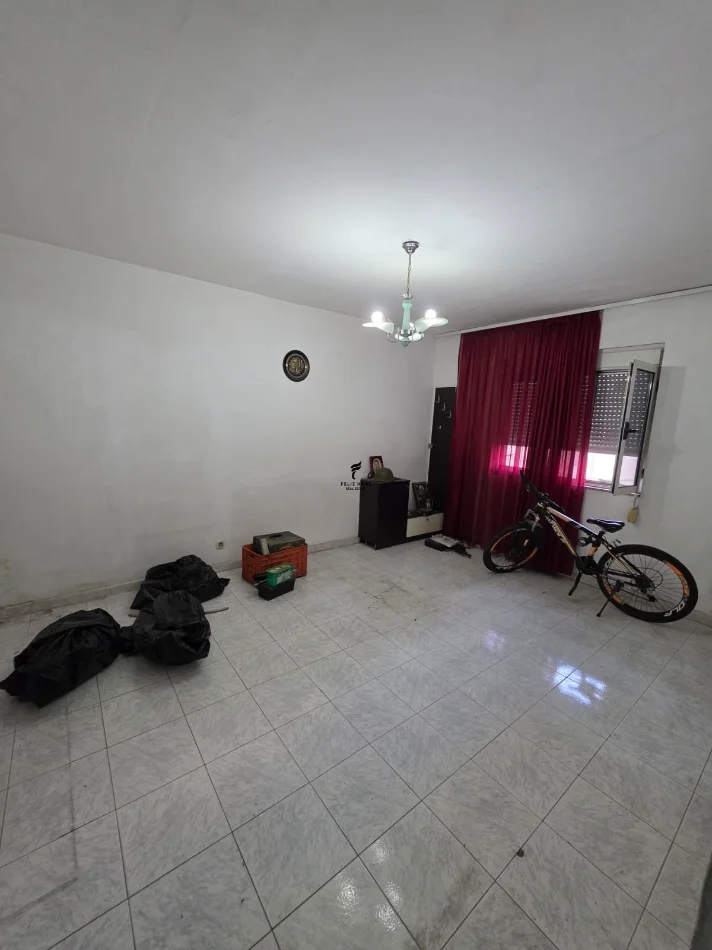 Tirane, shitet apartament 1+1 Kati 3, 63 m² 131.000 € (ISH PARKU)