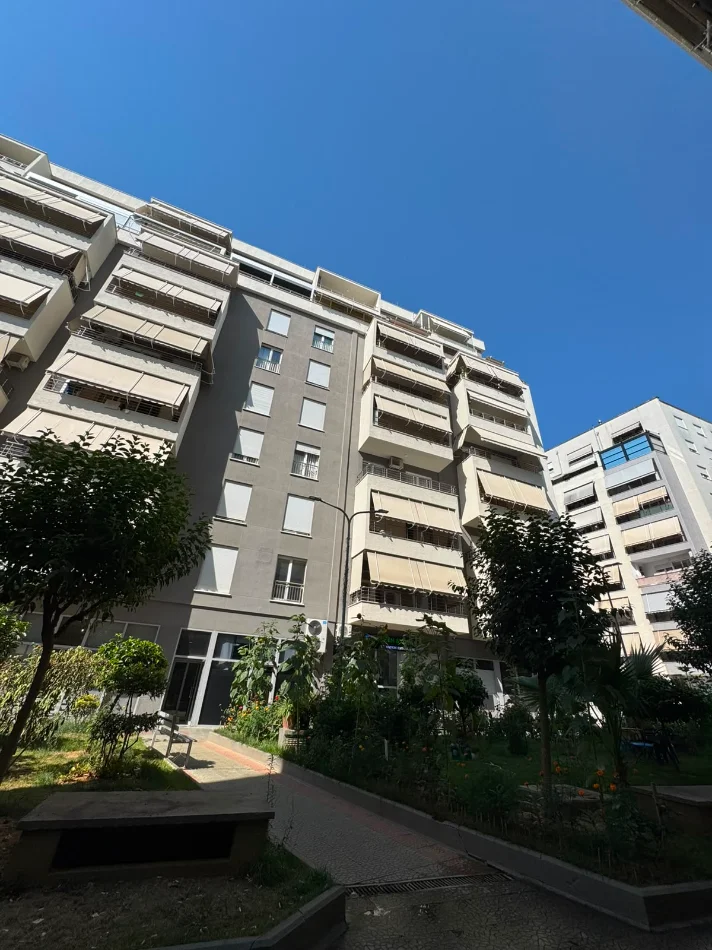 Tirane, shitet apartament 1+1 Kati 3, 65 m² 195.000 € (KOMUNA E PARISIT)