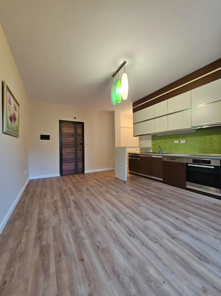 Tirane, shitet apartament 1+1 Kati 3, 66 m² 163.000 € (Mine Peza)