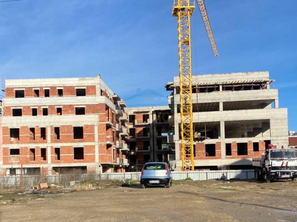 Tirane, shitet apartament 1+1 Kati 3, 75 m² 63.950 € (Kamez)