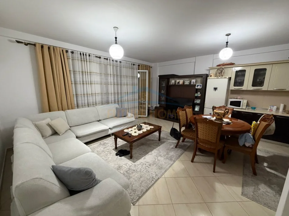 Tirane, shitet apartament 1+1 Kati 3, 89 m² 210.000 € (Jordan Misja)