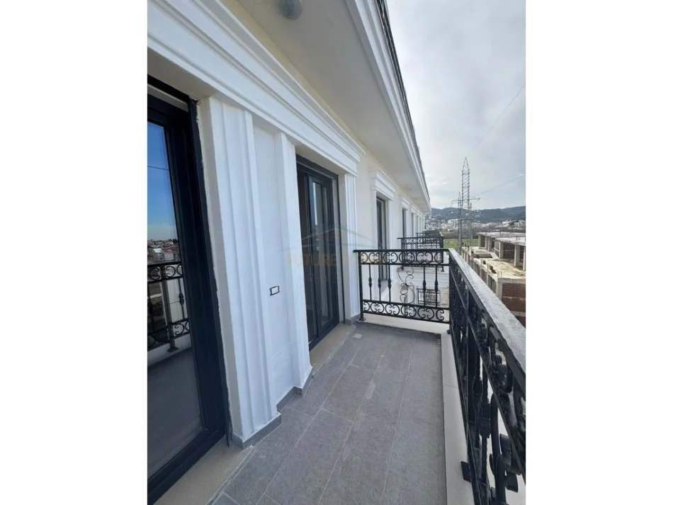 Tirane, shitet apartament 1+1 Kati 3, 93 m² 155.000 € (Sauk, Porta Tirana e Re)