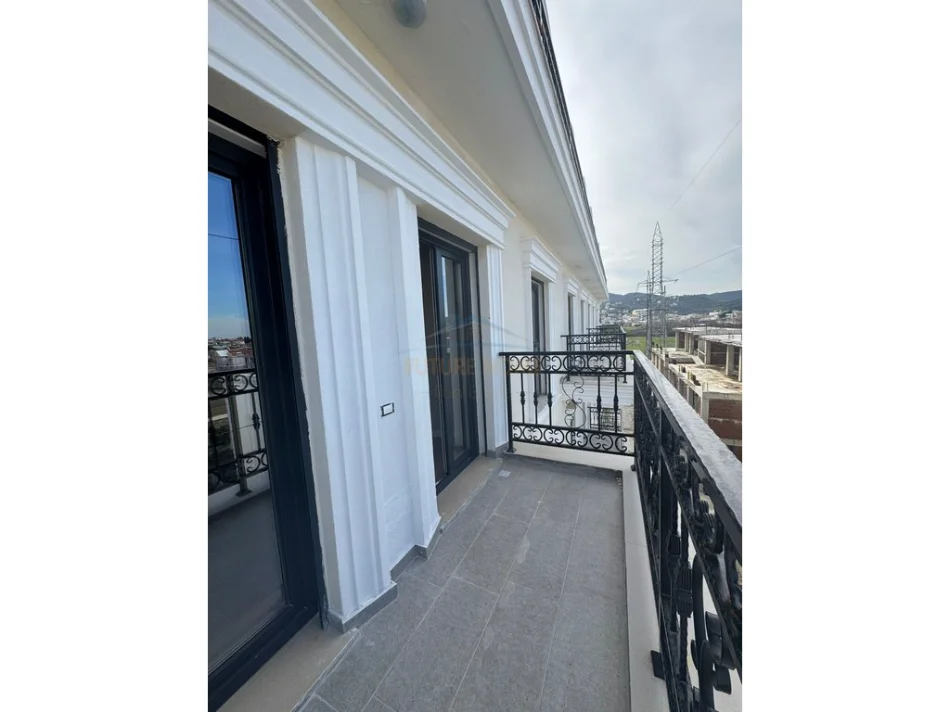 Tirane, shitet apartament 1+1 Kati 3, 94 m² 155.000 € (SAUK)
