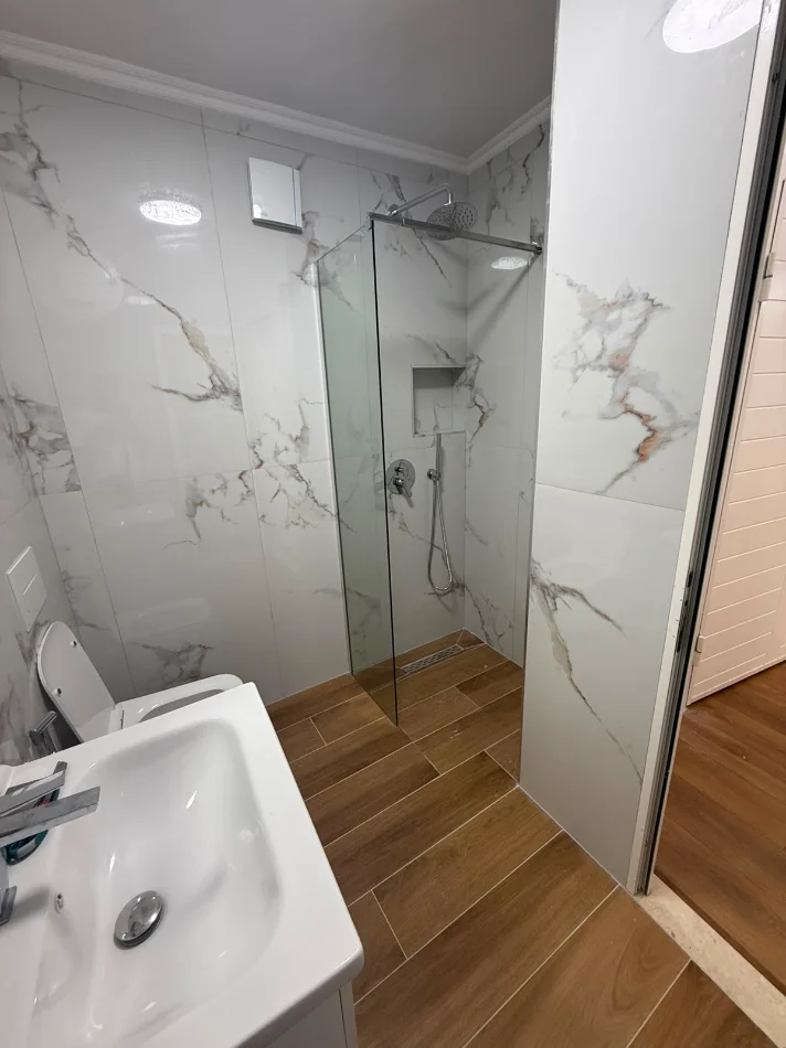 Tirane, shitet apartament 1+1 Kati 4, 34 m² 94.000 € (Pranë Shkollës “Hasan Prishtina”)