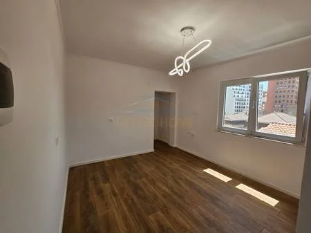 Tirane, shitet apartament 1+1 Kati 4, 41 m² 118.000 € (PAZARI RI,SHKOLLA E KUQE)