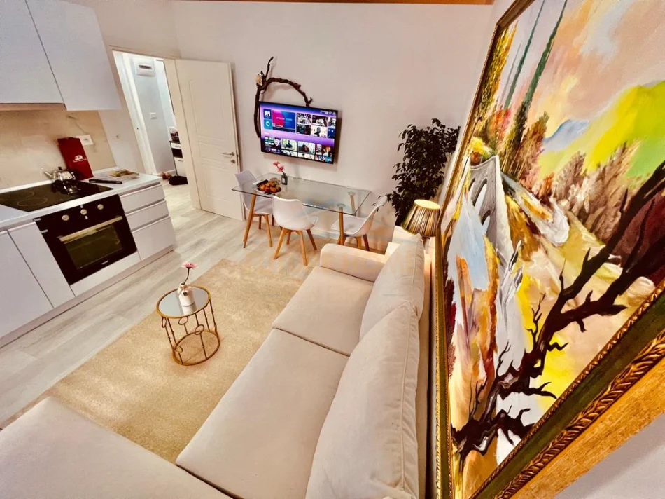Tirane, shitet apartament 1+1 Kati 4, 44 m² 175.000 € (Blloku)